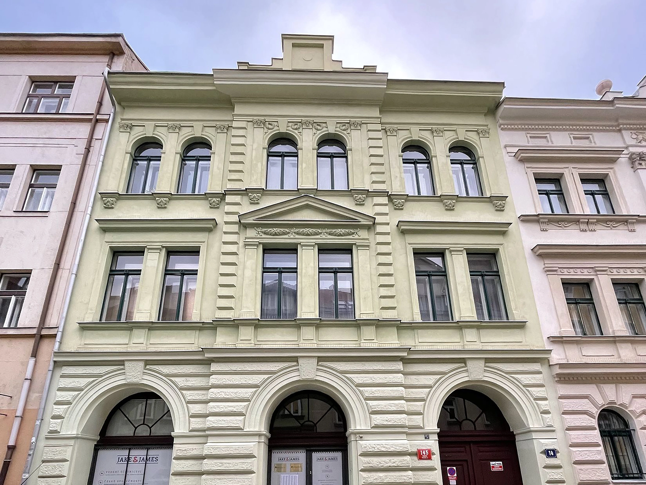 Stratega_Chech_Rohacova Biuro Łódź